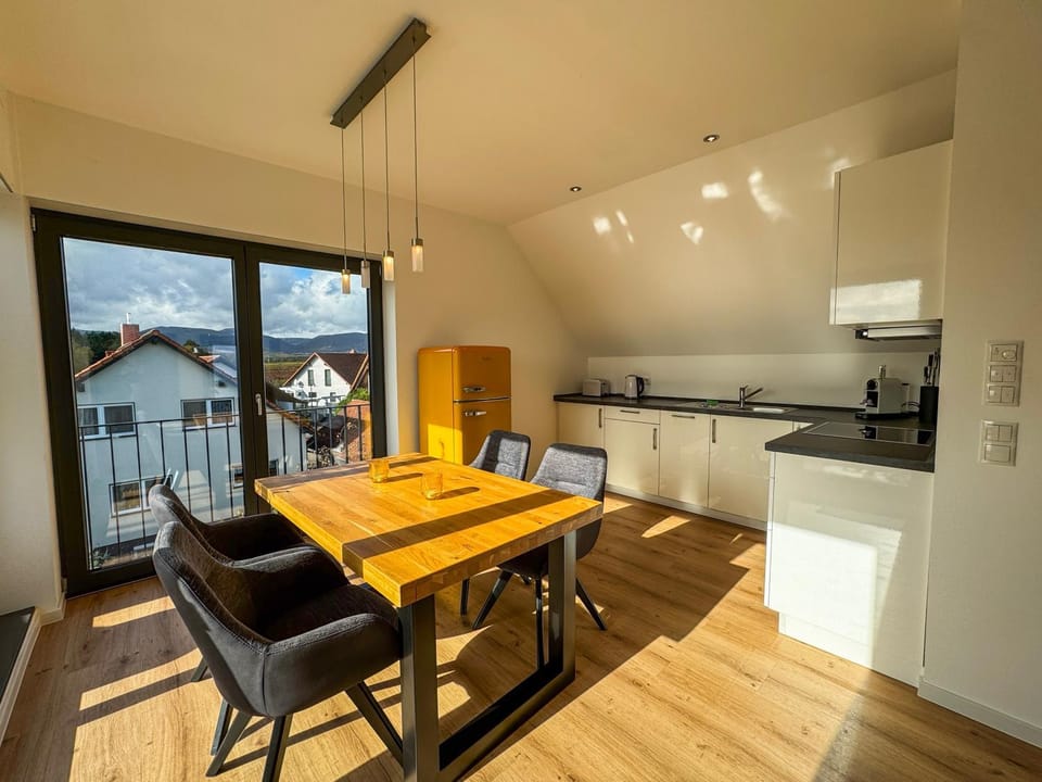 Kitchen or kitchenette, Dining area, stove