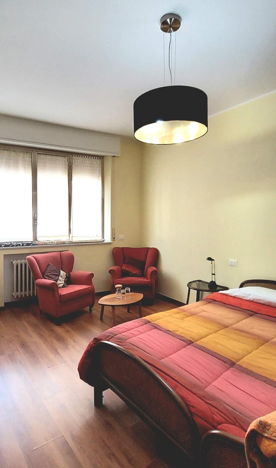 Bed, Photo of the whole room, Seating area, Bedroom