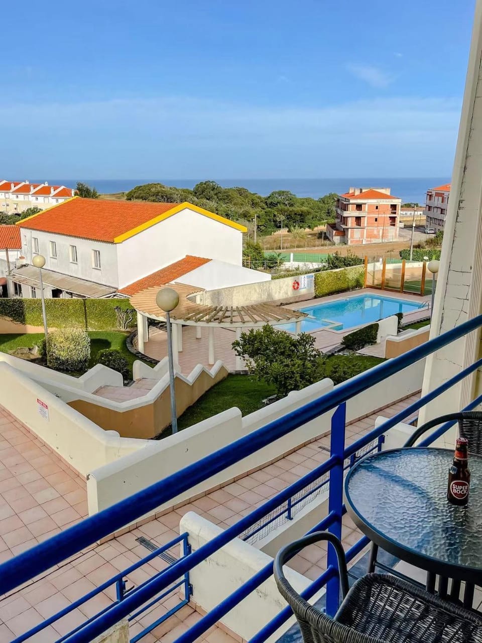 Peniche master bedroom with sea view balcony, private bathroom, shared kitchen, swimming pool, surfing resort Vacation rental in Peniche