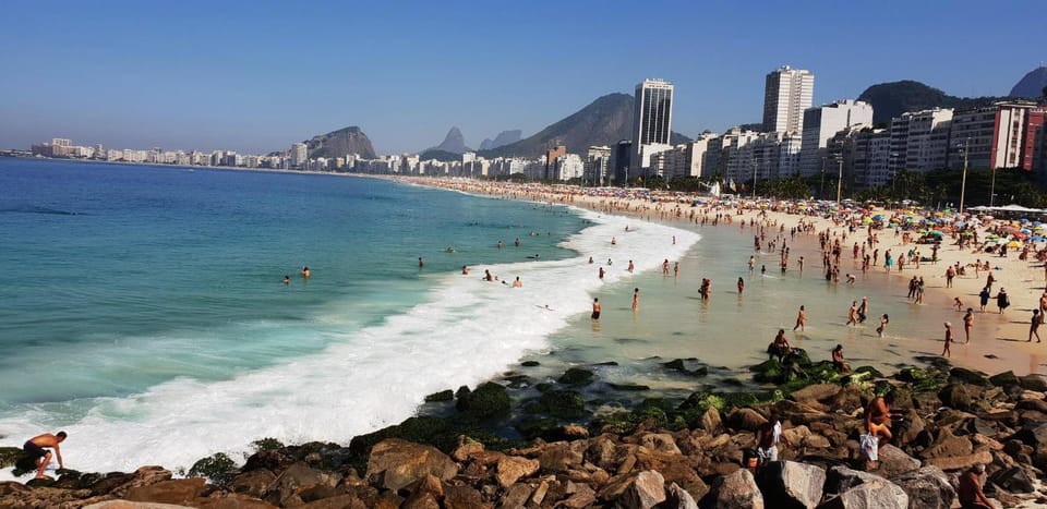 Copacabana- vista lateral para o mar Apartment in Rio de Janeiro