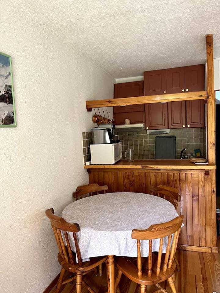 Kitchen or kitchenette, Dining area, minibar, pet friendly, stove, toaster