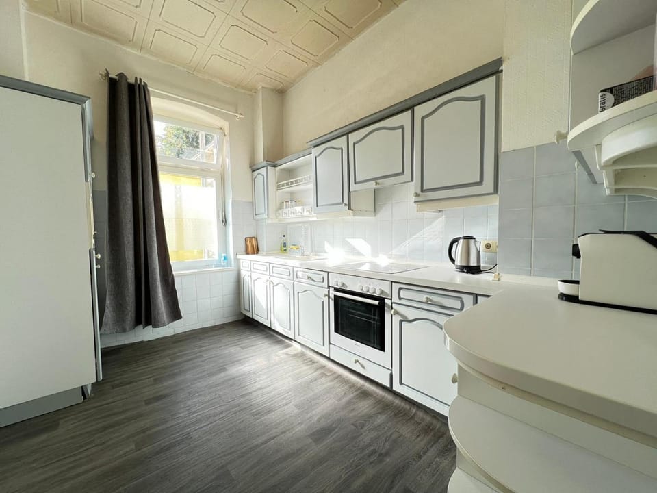 Kitchen or kitchenette, minibar, oven, pet friendly, stove, toaster