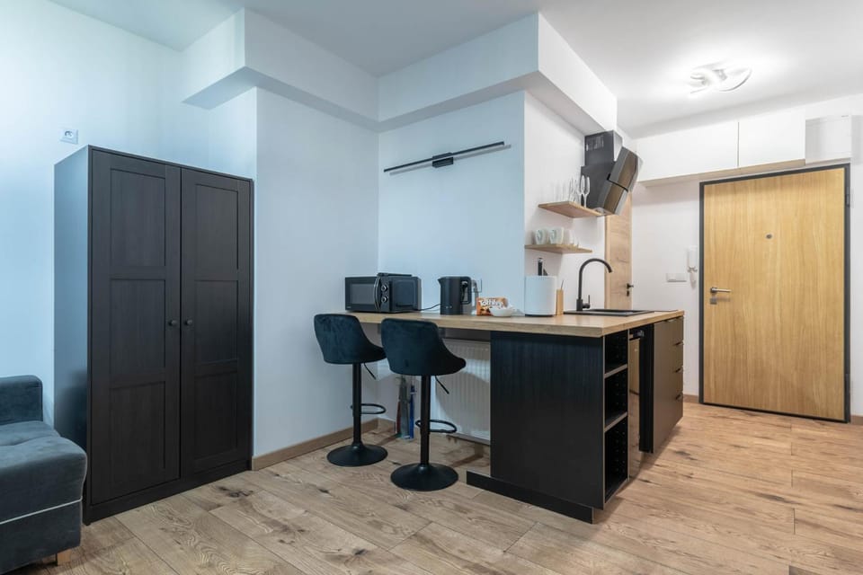 Coffee/tea facilities, Kitchen or kitchenette, Dining area, hair dresser, minibar, wardrobe