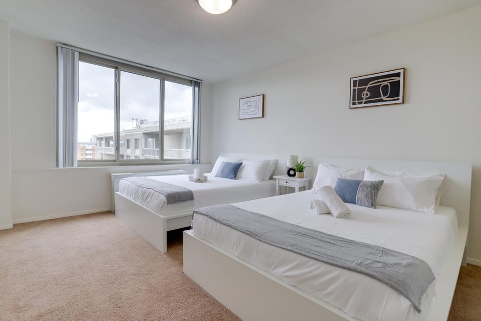 Bed, Seating area, Bedroom