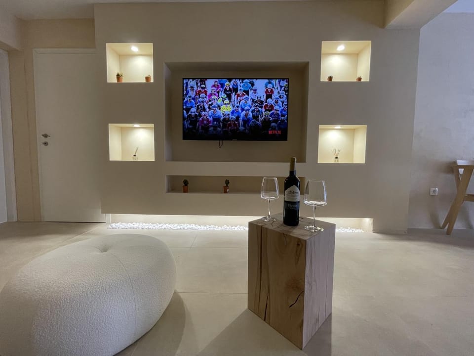 Communal lounge/ TV room, TV and multimedia, Evening entertainment
