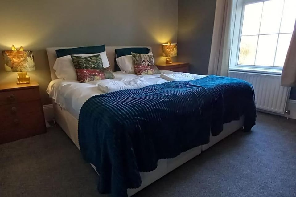 Peaceful Home from Home - Spacious 3 Bedroom House Accommodating 7 - Ideal for Families and Workers House in Gateshead