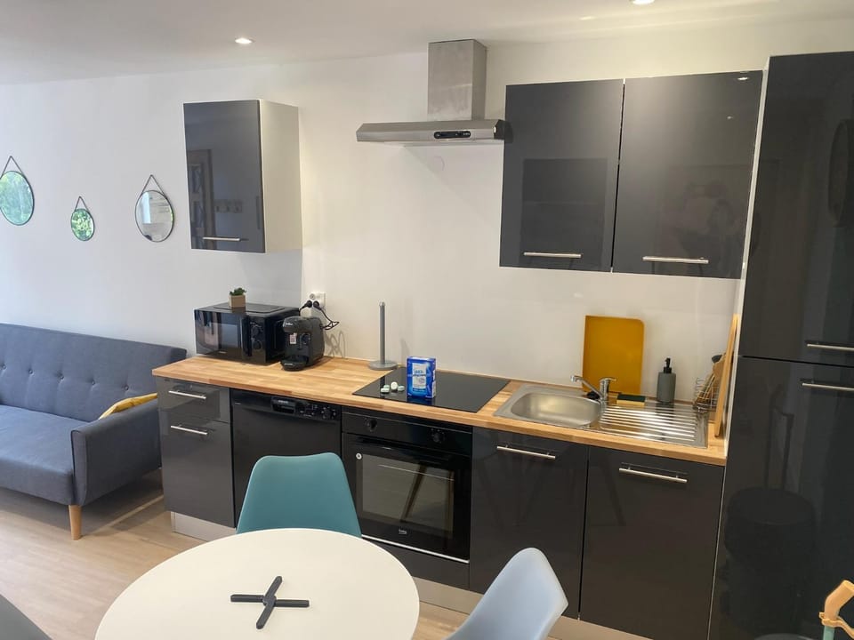 Coffee/tea facilities, Kitchen or kitchenette, Dining area, oven, pet friendly, stove, toaster