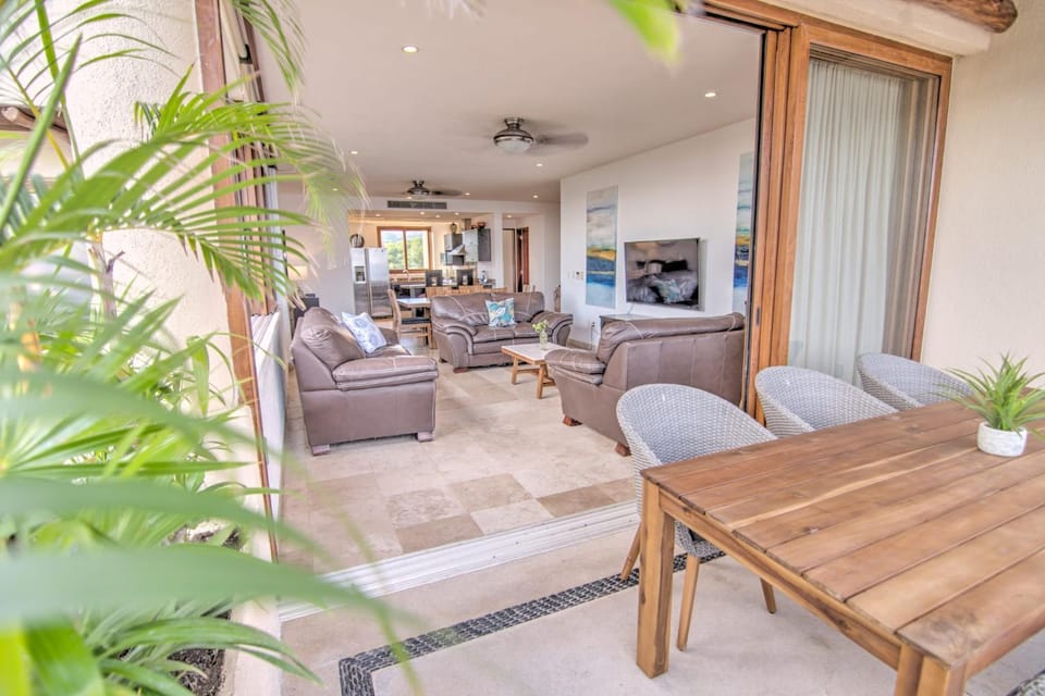 Punta Esmeralda - Beachfront with 8 Pools, Gym & Spa House in La Cruz de Huanacaxtle