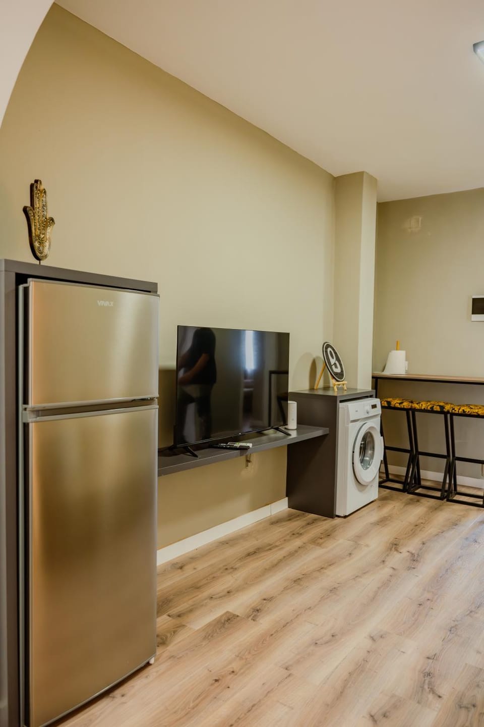 TV and multimedia, Kitchen or kitchenette, Living room, Seating area, washing machine, air conditioner