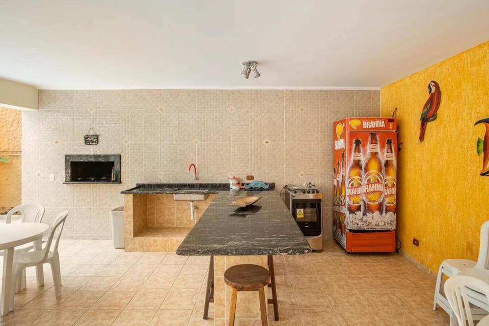 BBQ facilities, Kitchen or kitchenette, Dining area, stove