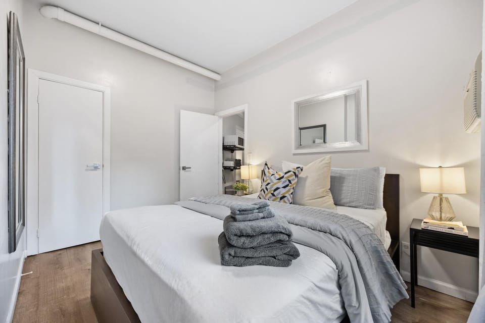 Lovely 2bed and 2bath with Unbeatable Location Apartment in Midtown