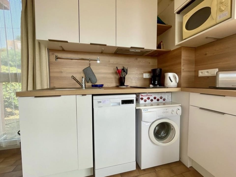 Studio Cabine à Cavalaire-sur-Mer, 4 Couchages, Parking - FR-1-226B-167 Cabin in Cavalaire-sur-Mer
