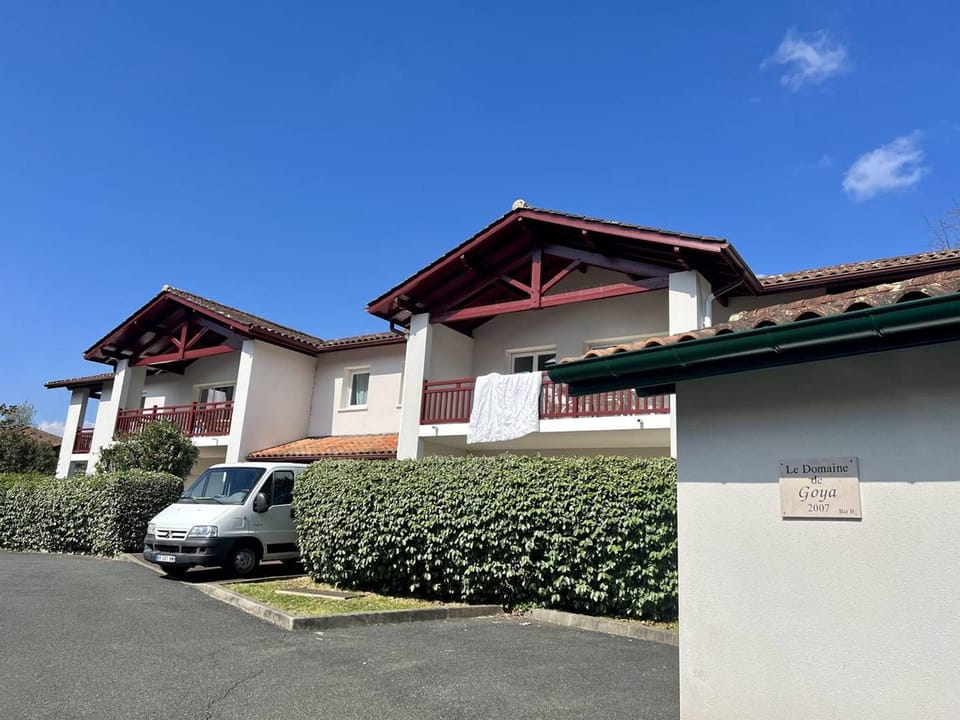 Appartement T2 confortable à Cambo-les-Bains - Terrasse, Parking, Animaux Ok, Internet - FR-1-495-128 Apartment in French Basque Country