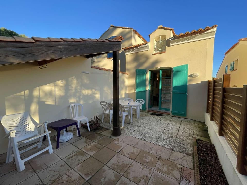 Charmante Maison 3 Pièces avec Piscines Chauffées, Terrasse et Jardin, à 300m de la Plage des Demoiselles - FR-1-224C-266 House in Saint-Jean-de-Monts