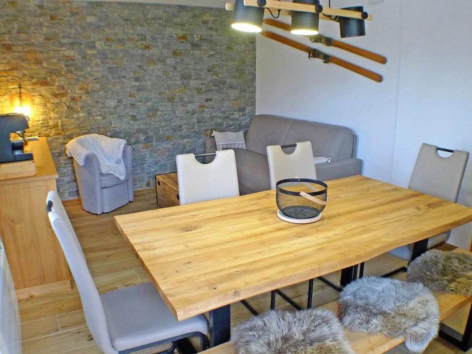 Appartement rénové avec terrasse et parking, fibre incluse - FR-1-629-127 Apartment in Samoëns