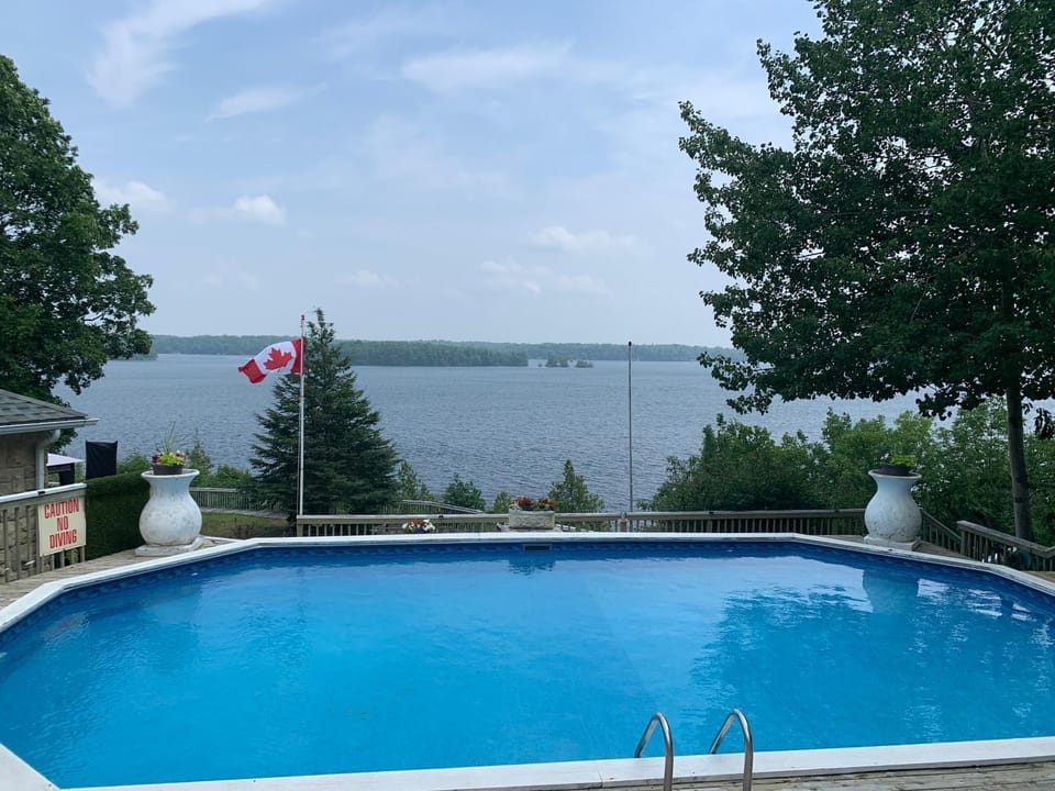 Q Estate Pool cottage House in Rideau Lakes