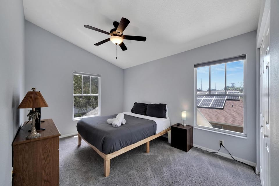 Spacious 3BR Family Home Near Sponge Docks House in Tarpon Springs
