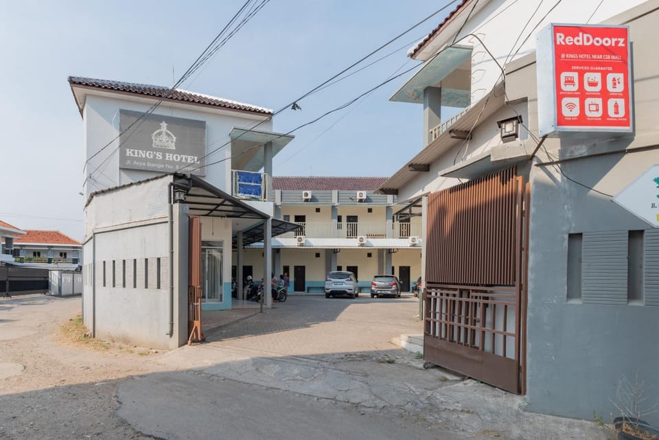 Facade/entrance
