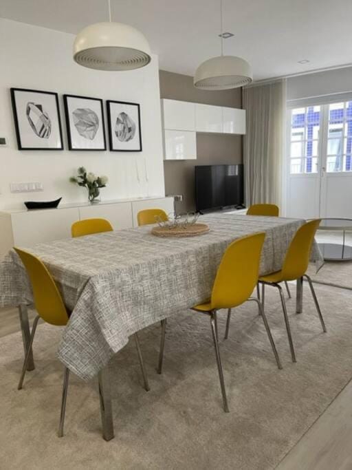 TV and multimedia, Dining area