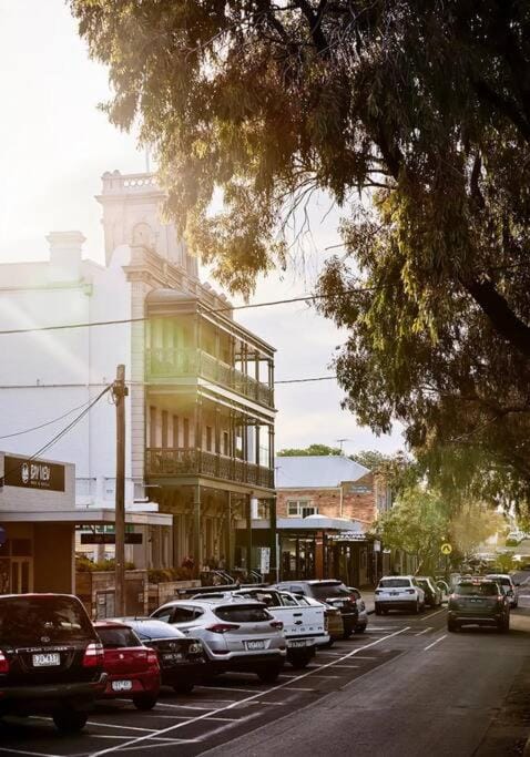 Beachside Retro Retreat Portarlington House in Portarlington