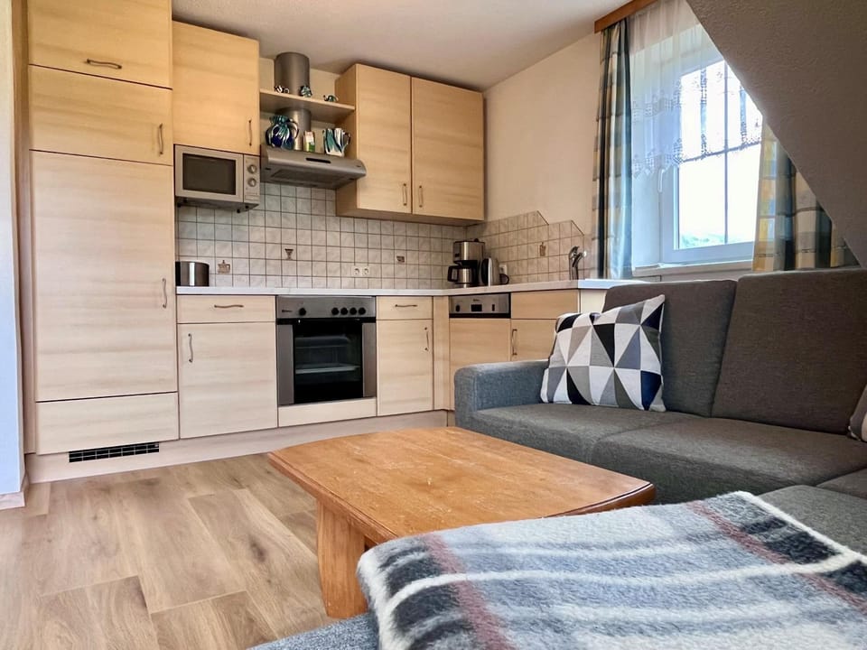 Living room, Seating area, Dining area, kitchen