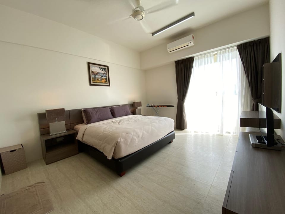 By The Sea Side Seaview and Mountain View 252 Apartment in Batu Ferringhi, Penang, Malaysia