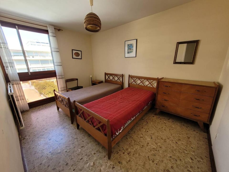 Bed, Other, Photo of the whole room, Bedroom