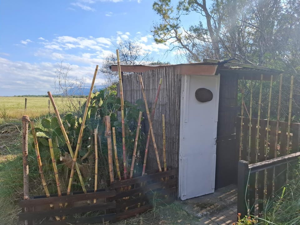 Séjour insolite en Mobil-home solaire-éclairage, frigidaire, recharge usb Campground/ 
RV Resort in Corsica