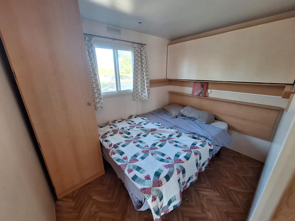 Séjour insolite en Mobil-home solaire-éclairage, frigidaire, recharge usb Campground/ 
RV Resort in Corsica