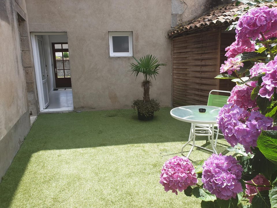 Studio indépendant Apartment in Bressuire
