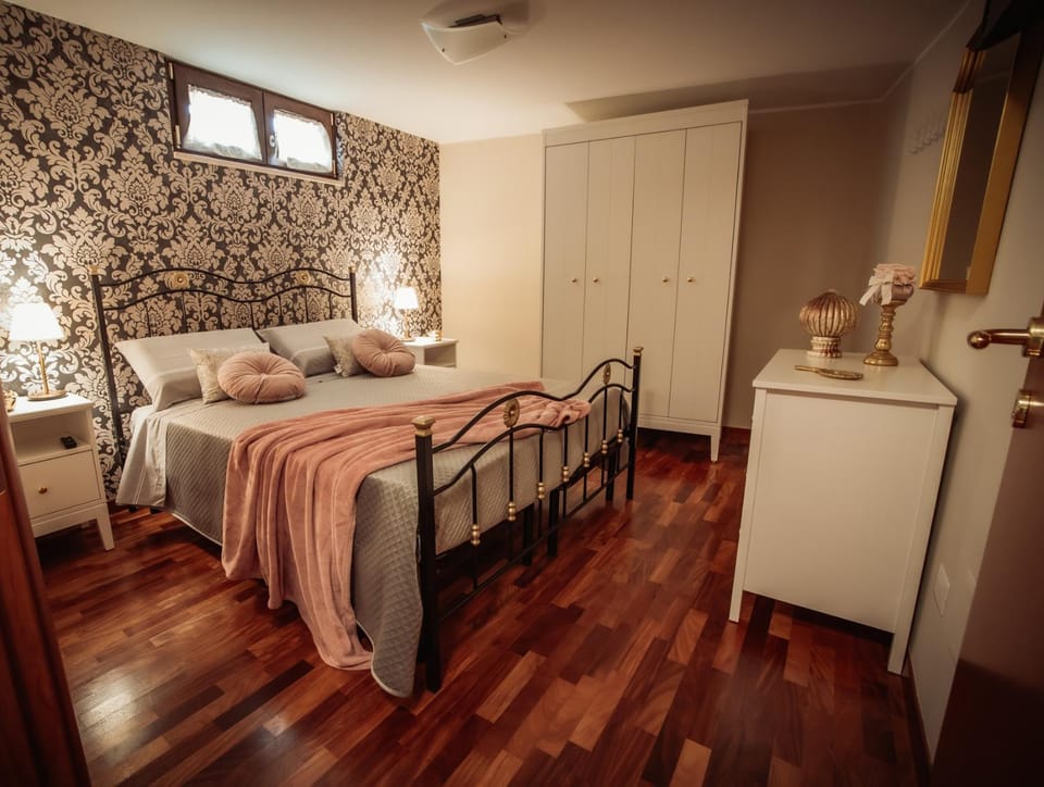 Bed, Photo of the whole room, Bedroom, wardrobe