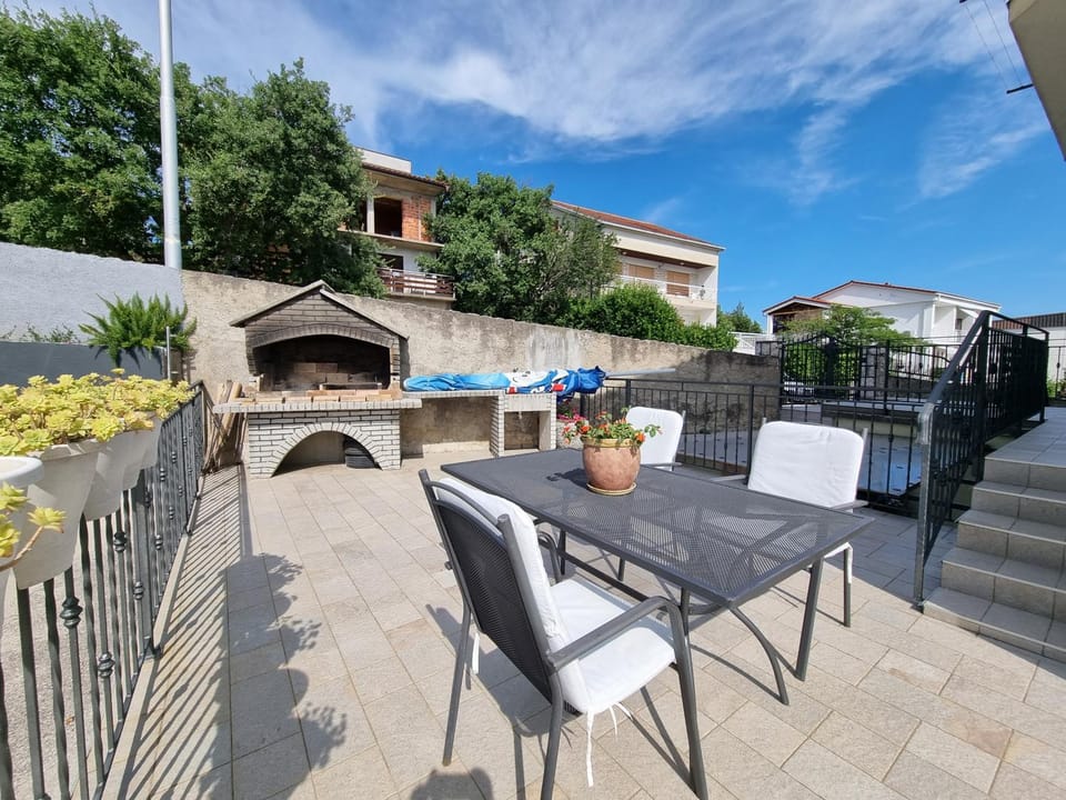 Property building, Patio, BBQ facilities, Balcony/Terrace