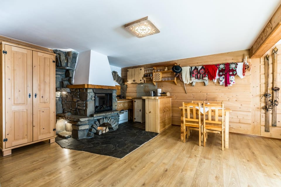 Kitchen or kitchenette, Living room, Decorative detail, Seating area, Dining area, fireplace, pet friendly, stove, wardrobe