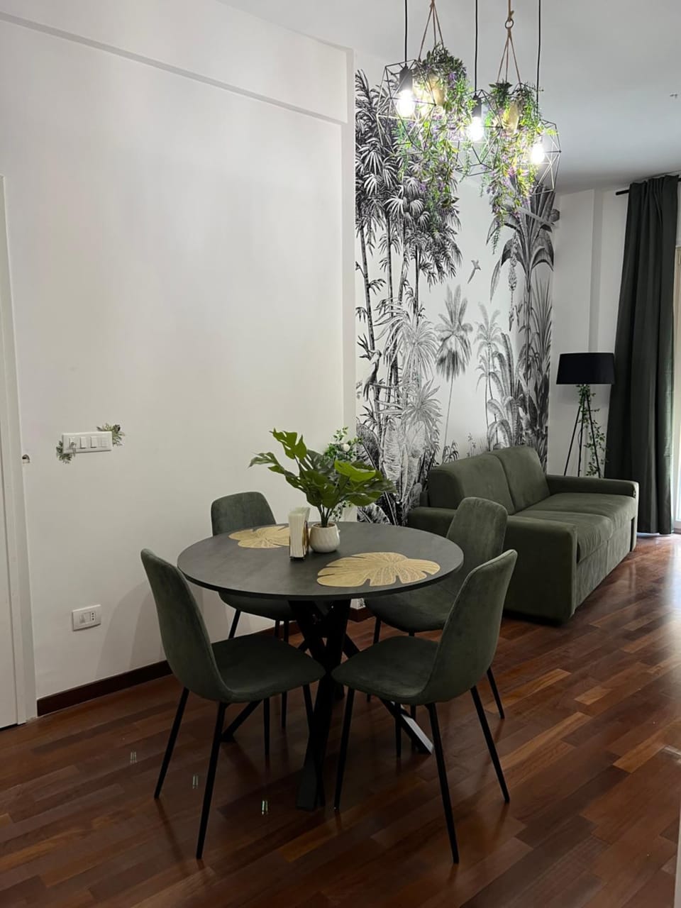 Seating area, Dining area