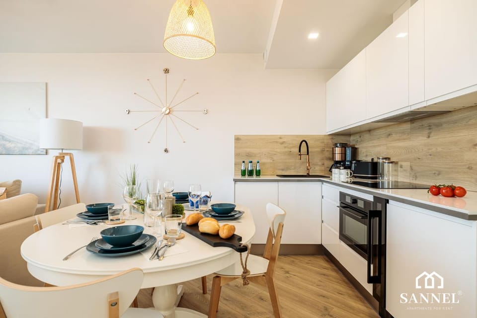 Coffee/tea facilities, Kitchen or kitchenette, Decorative detail, Dining area, On site, pet friendly, stove, toaster