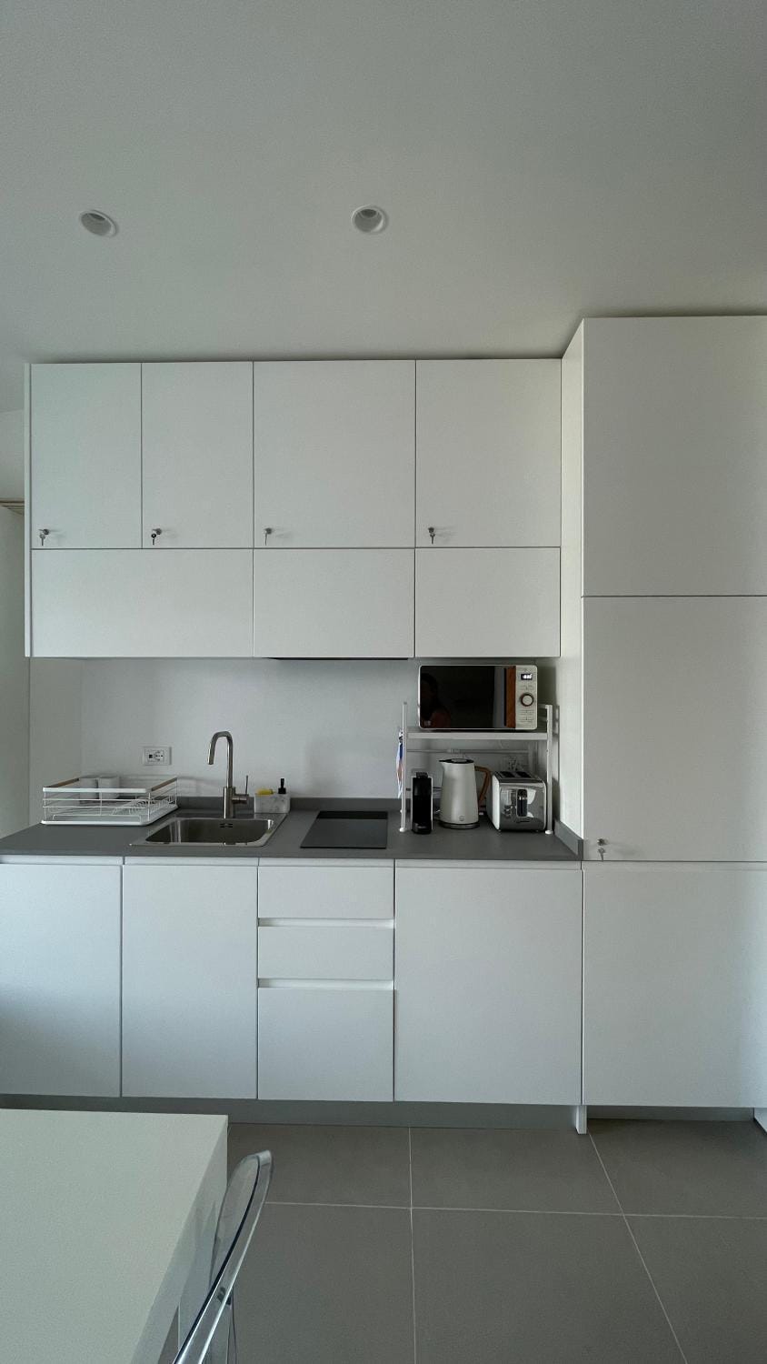 Coffee/tea facilities, Kitchen or kitchenette, minibar, stove