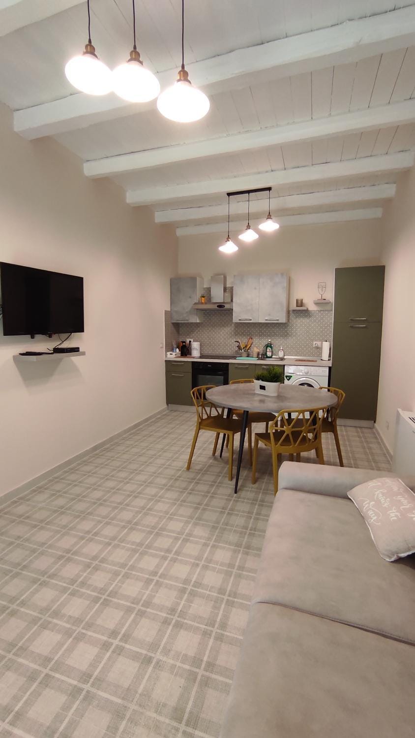 TV and multimedia, Kitchen or kitchenette, Dining area