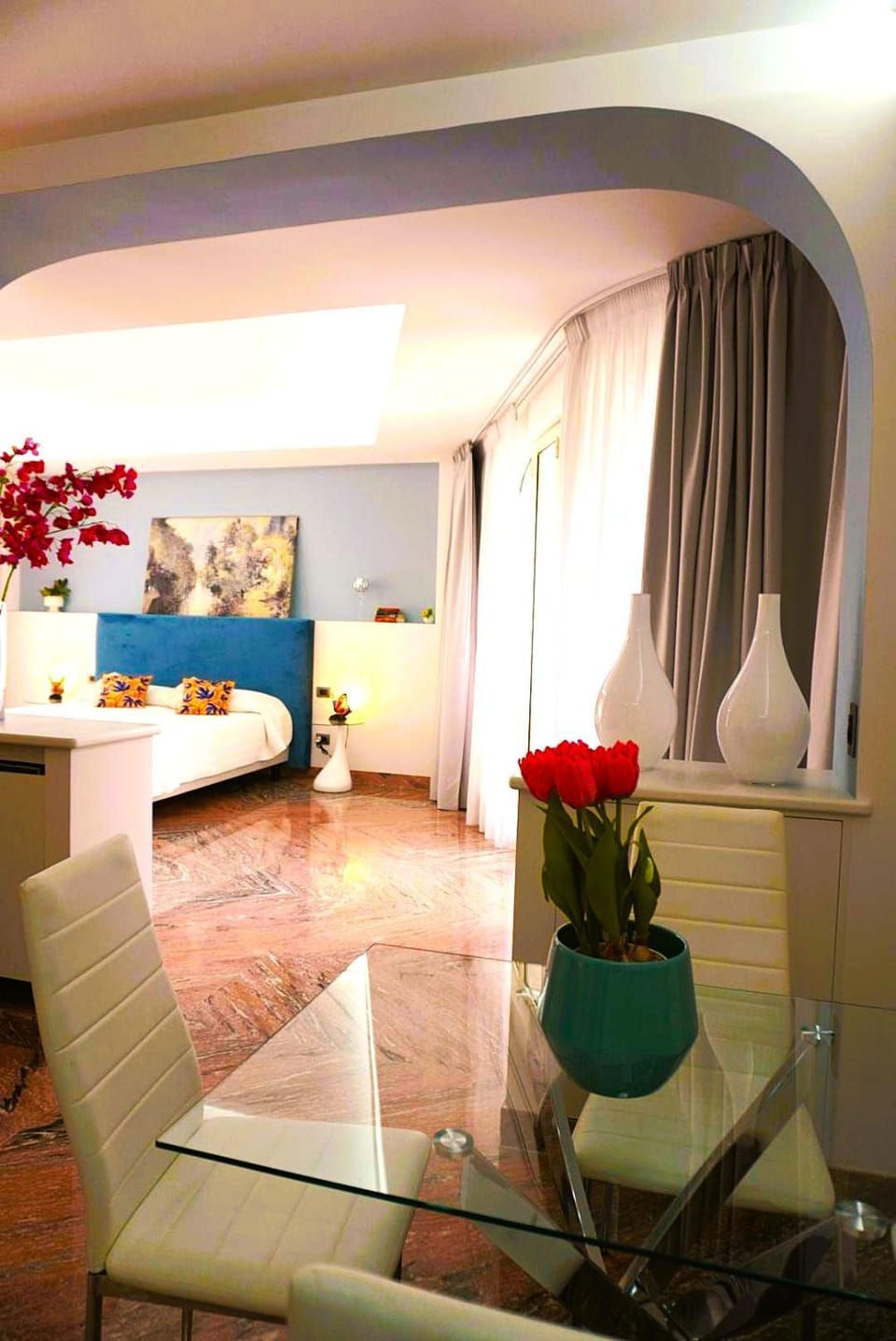 Bed, Photo of the whole room, Seating area
