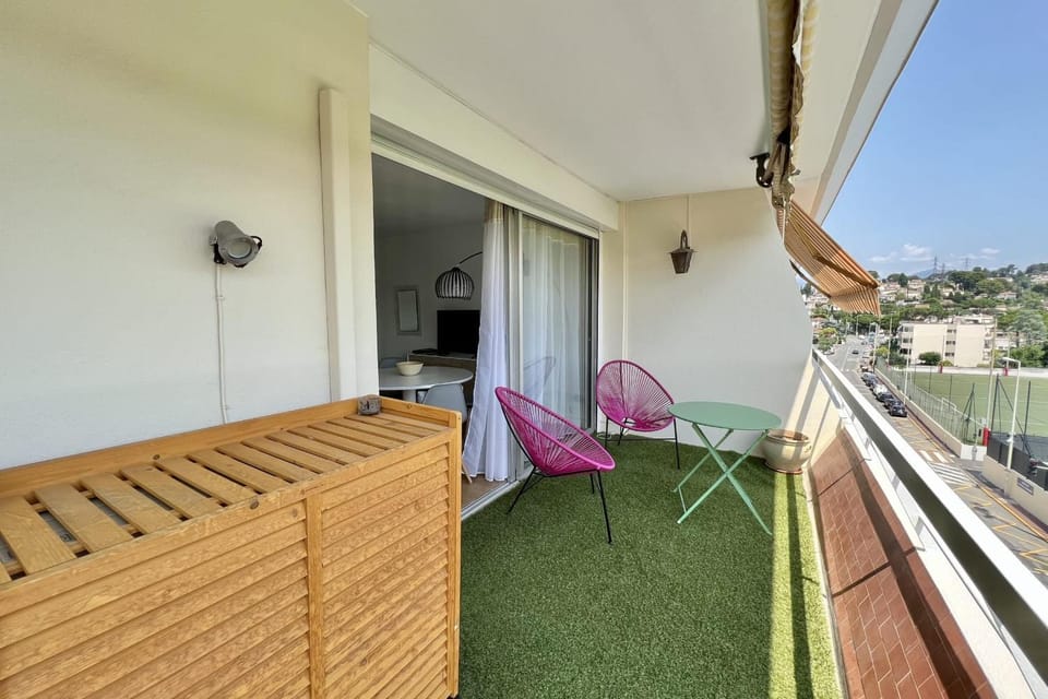 Bright studio just outside Cannes Apartment in Mougins
