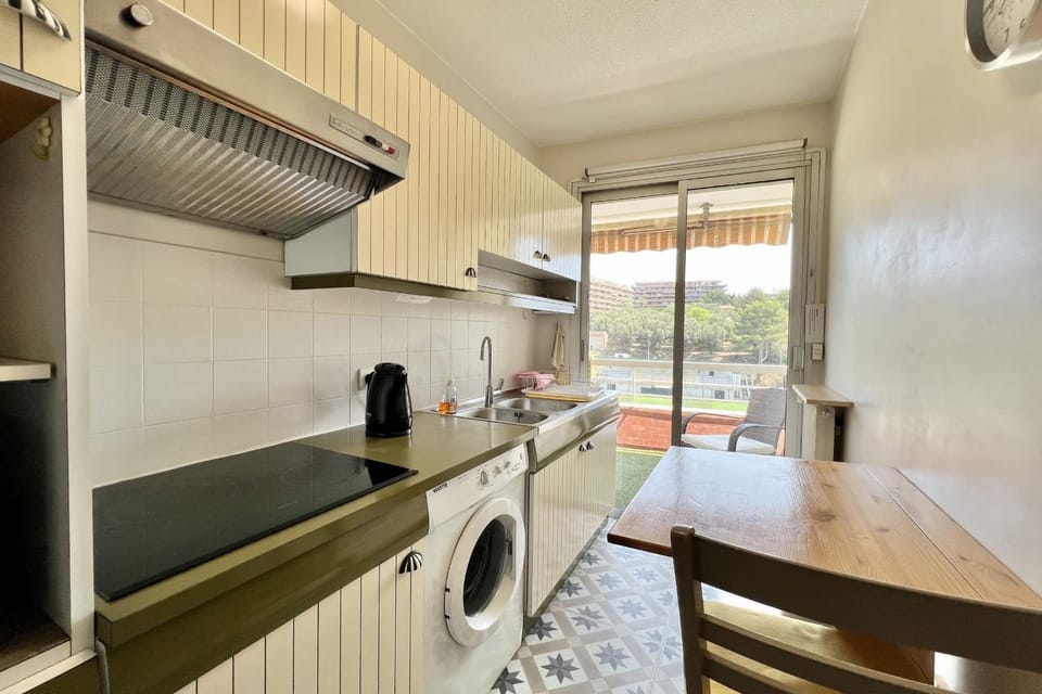 Bright studio just outside Cannes Apartment in Mougins
