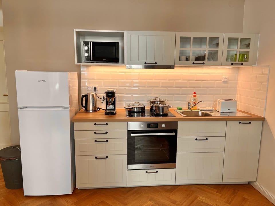 Kitchen or kitchenette, kitchen