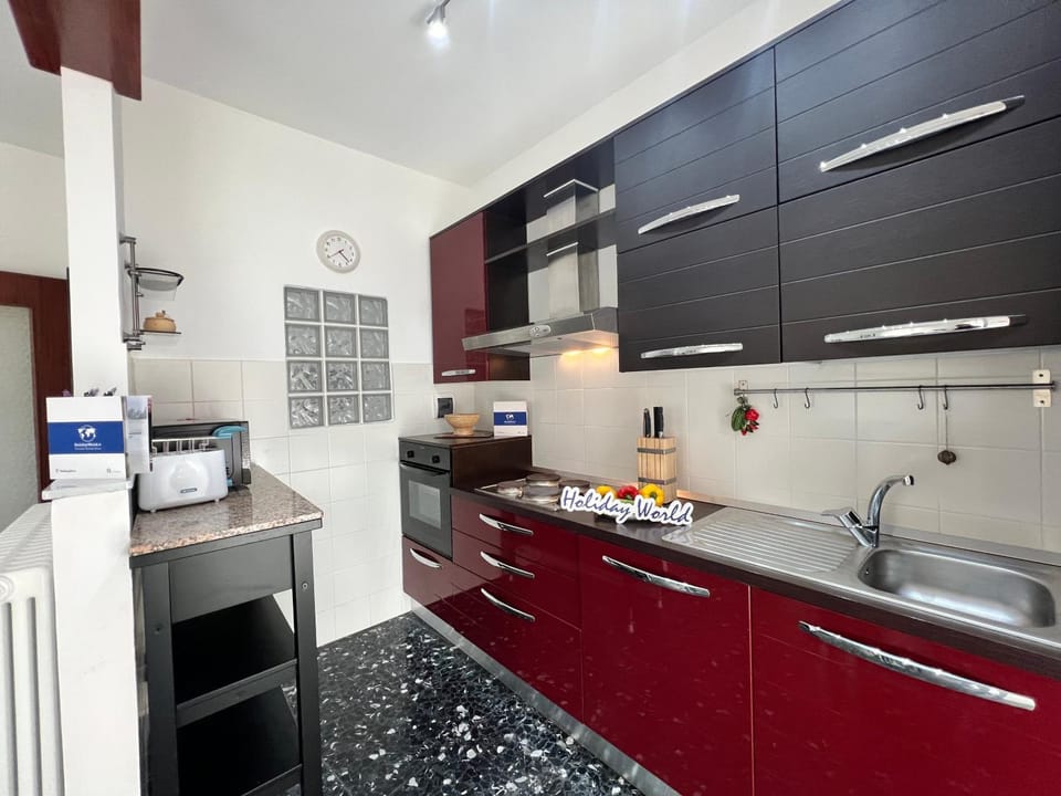 Kitchen or kitchenette, dishwasher, pet friendly, stove