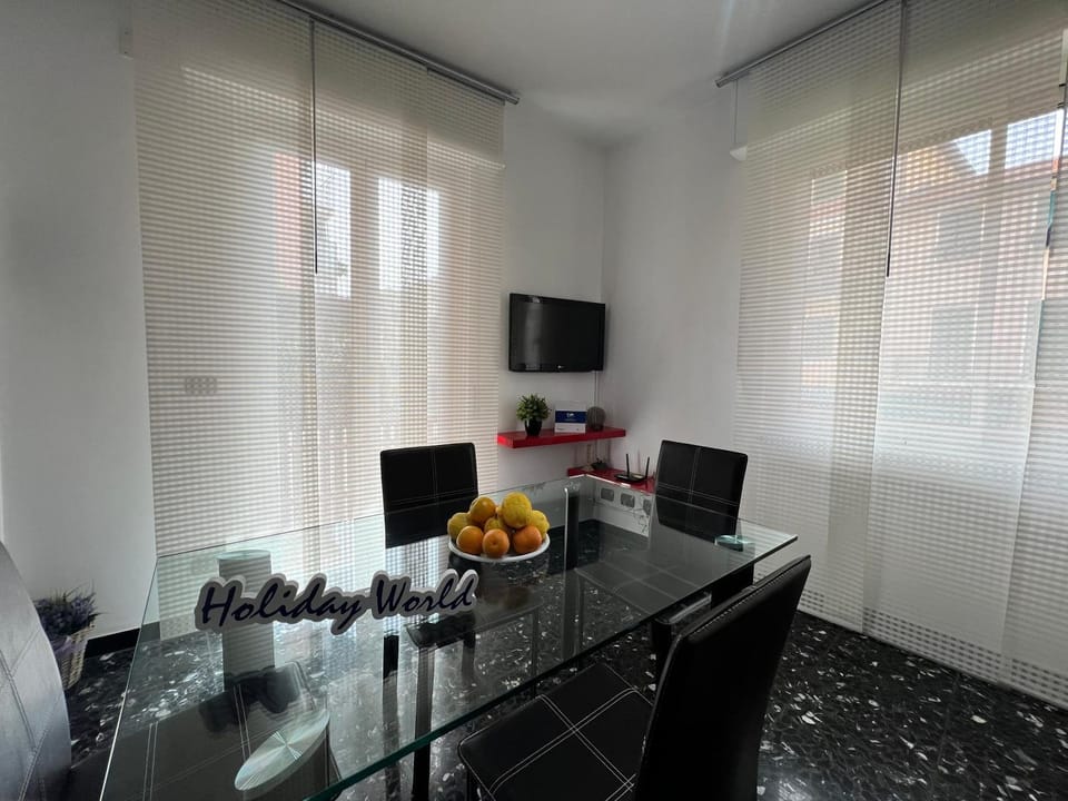 TV and multimedia, Dining area, Food