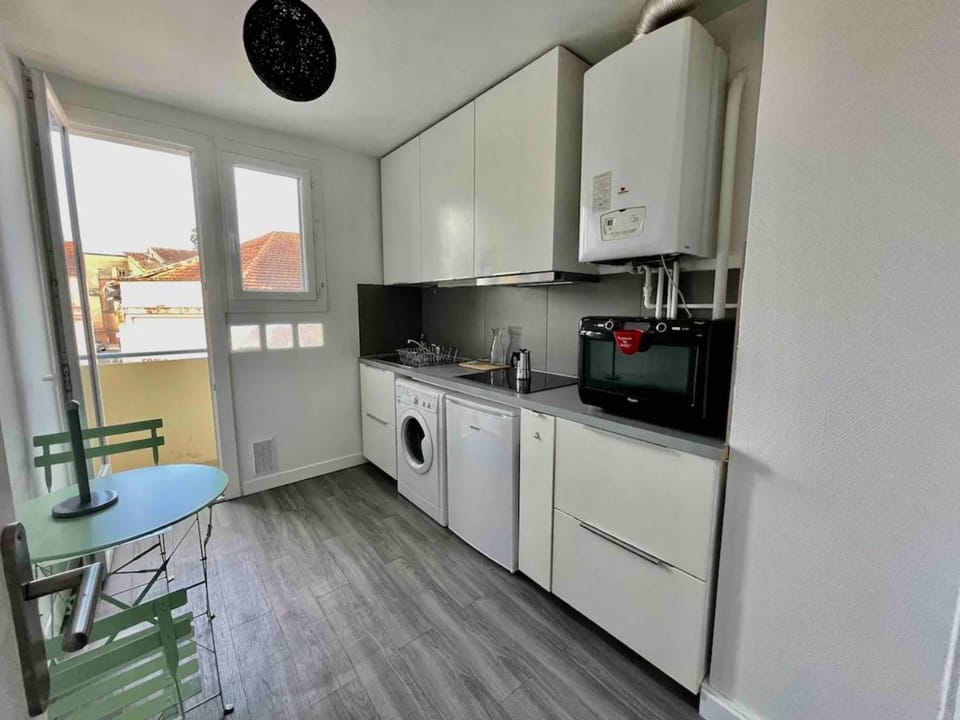 Kitchen or kitchenette, stove