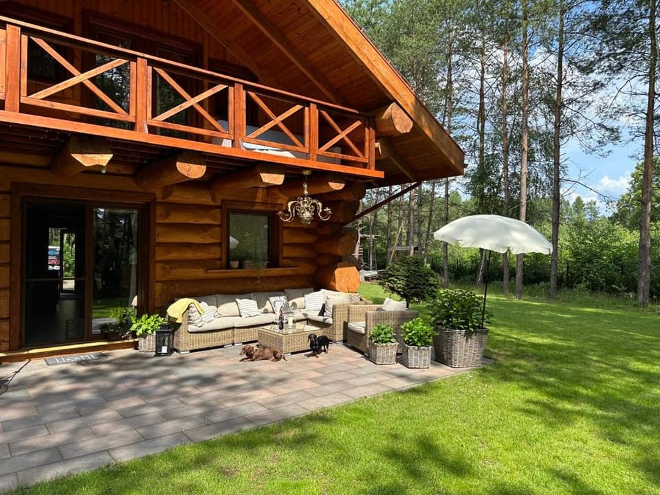 Property building, Patio, Day, Natural landscape, Garden, Garden view
