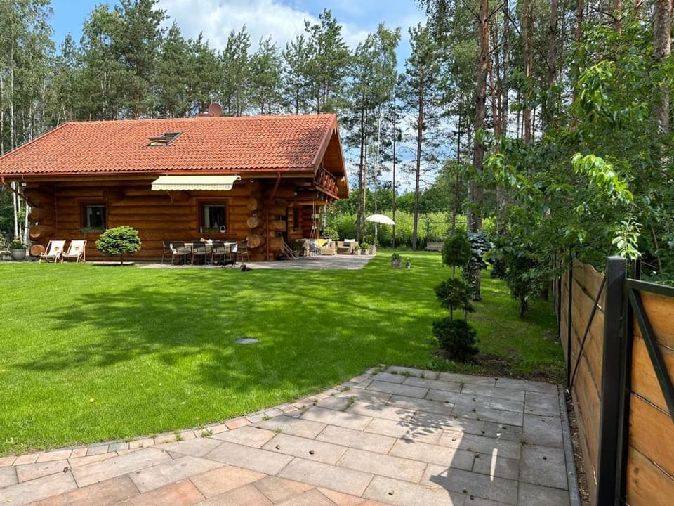 Property building, Patio, Day, Garden