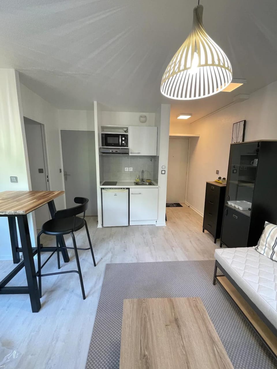 Kitchen or kitchenette, Dining area, minibar