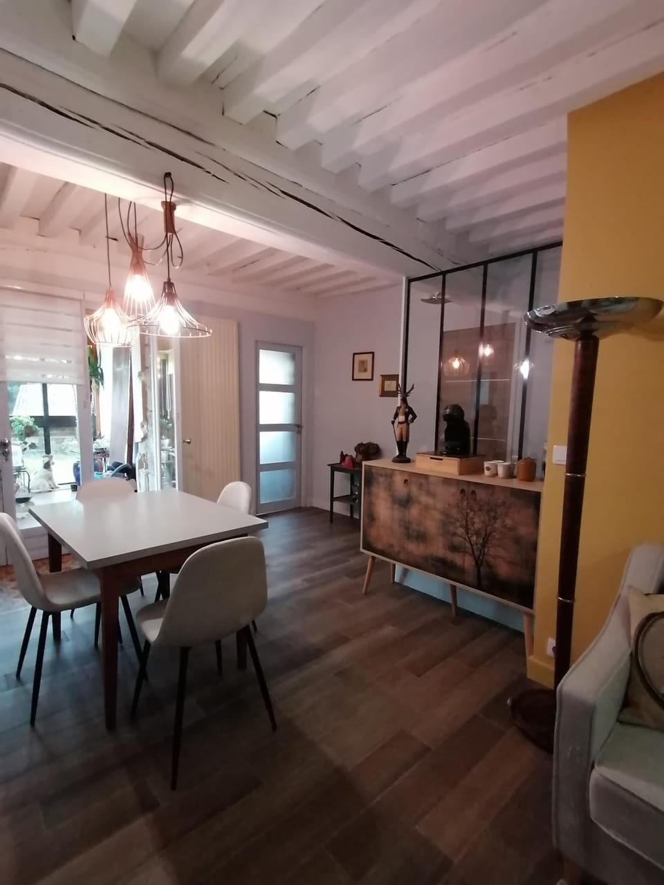 Seating area, Dining area