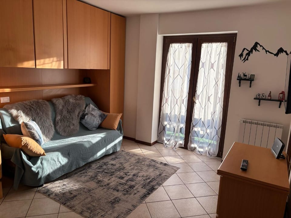 Bed, Living room, Seating area