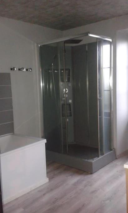 grand appartement très clair près centre ville Apartment in Argentat-sur-Dordogne